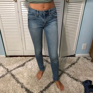 00 Short Light-wash American Eagle Jeans
